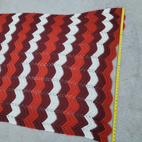 VINTAGE Scallop Edge Crochet Blanket - Picture 7 of 9